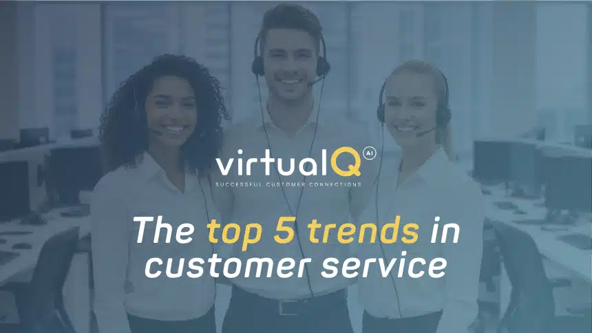 Drei Personen mit Haedset stehen nebeneinander